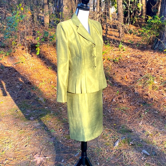 Suit-  Jacket and skirt - Picture 2 of 15